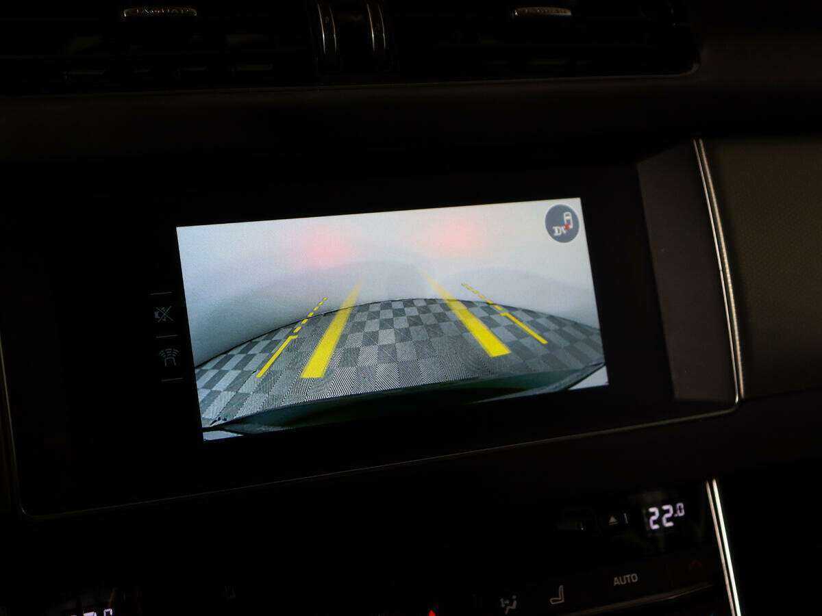 Б/У Ягуар ИксФ 2018 года. Фото: #13