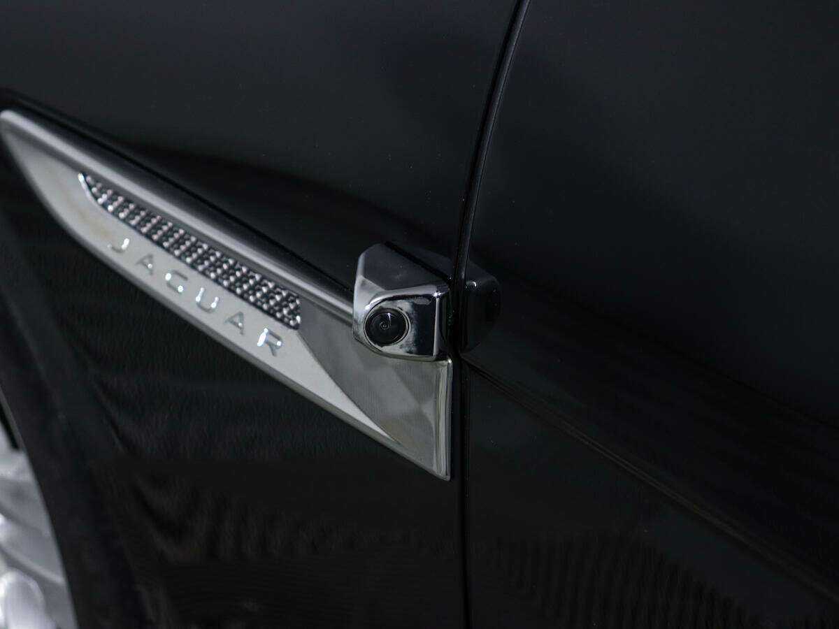 Б/У Ягуар ИксФ 2018 года. Фото: #16