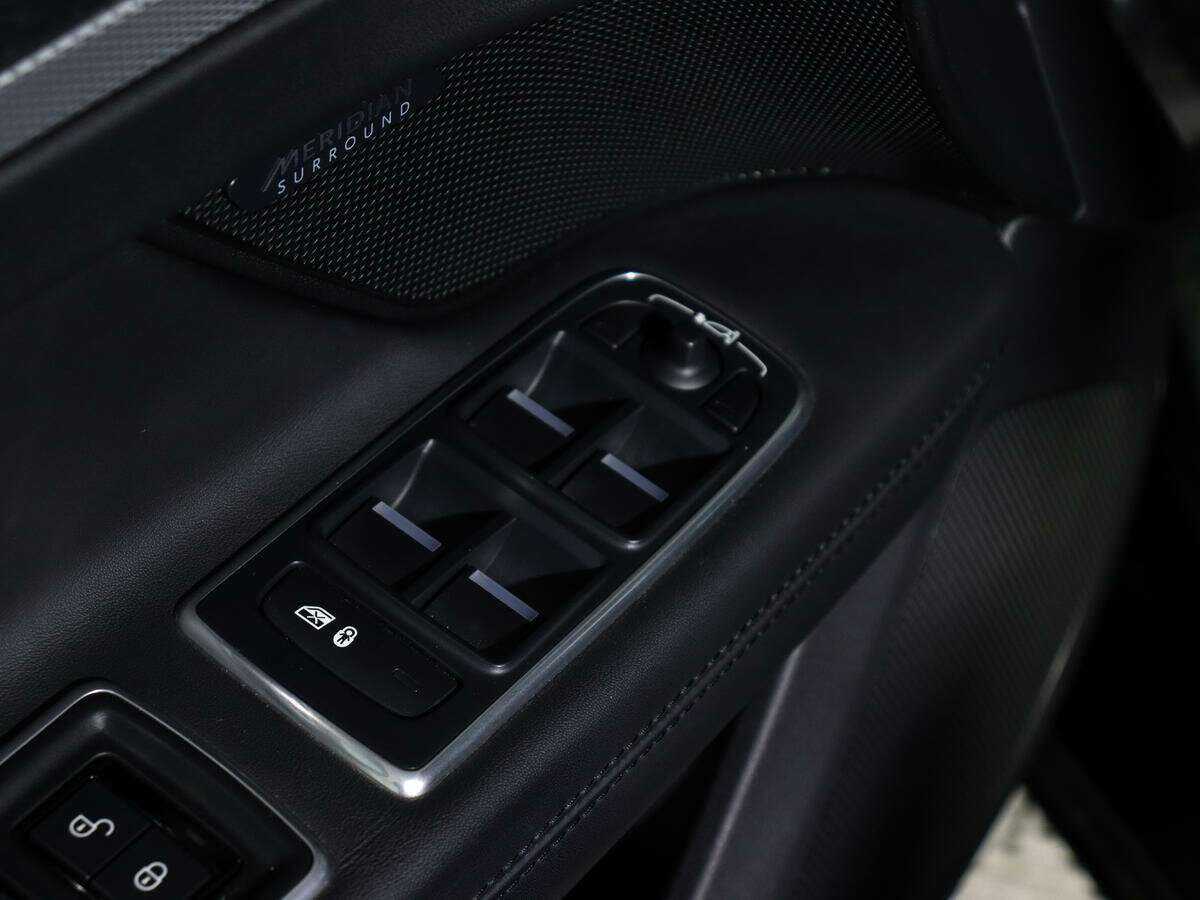 Б/У Ягуар ИксФ 2018 года. Фото: #17