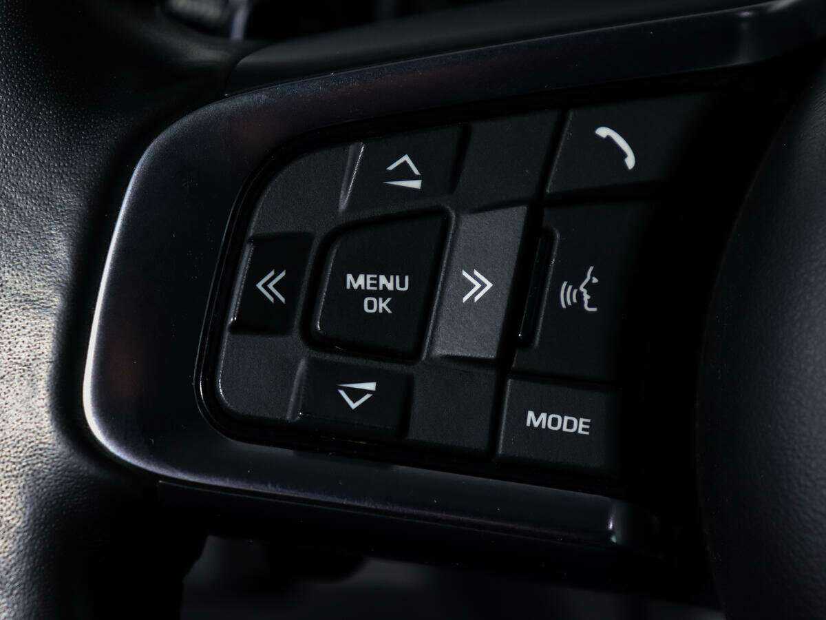 Б/У Ягуар ИксФ 2018 года. Фото: #19