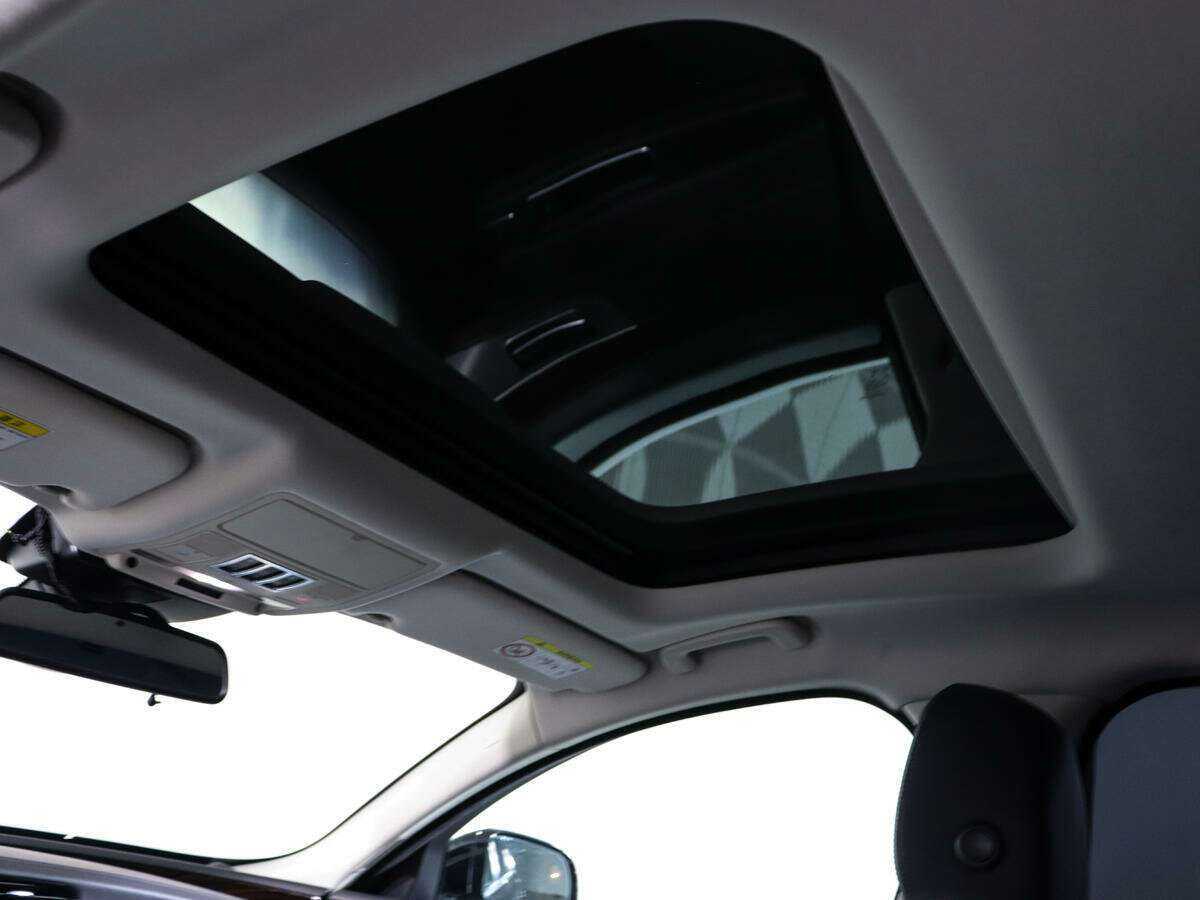 Б/У Ягуар ИксФ 2018 года. Фото: #23