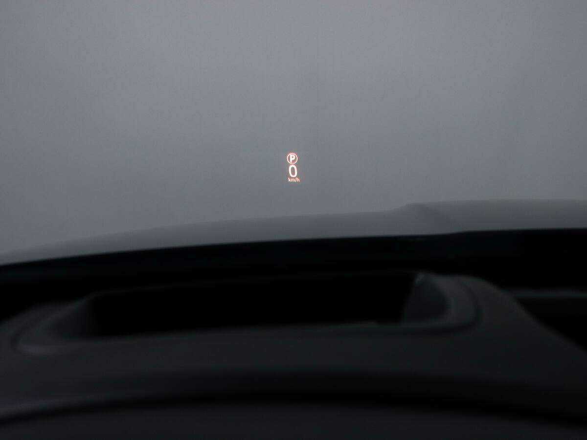 Б/У Ягуар ИксФ 2018 года. Фото: #24