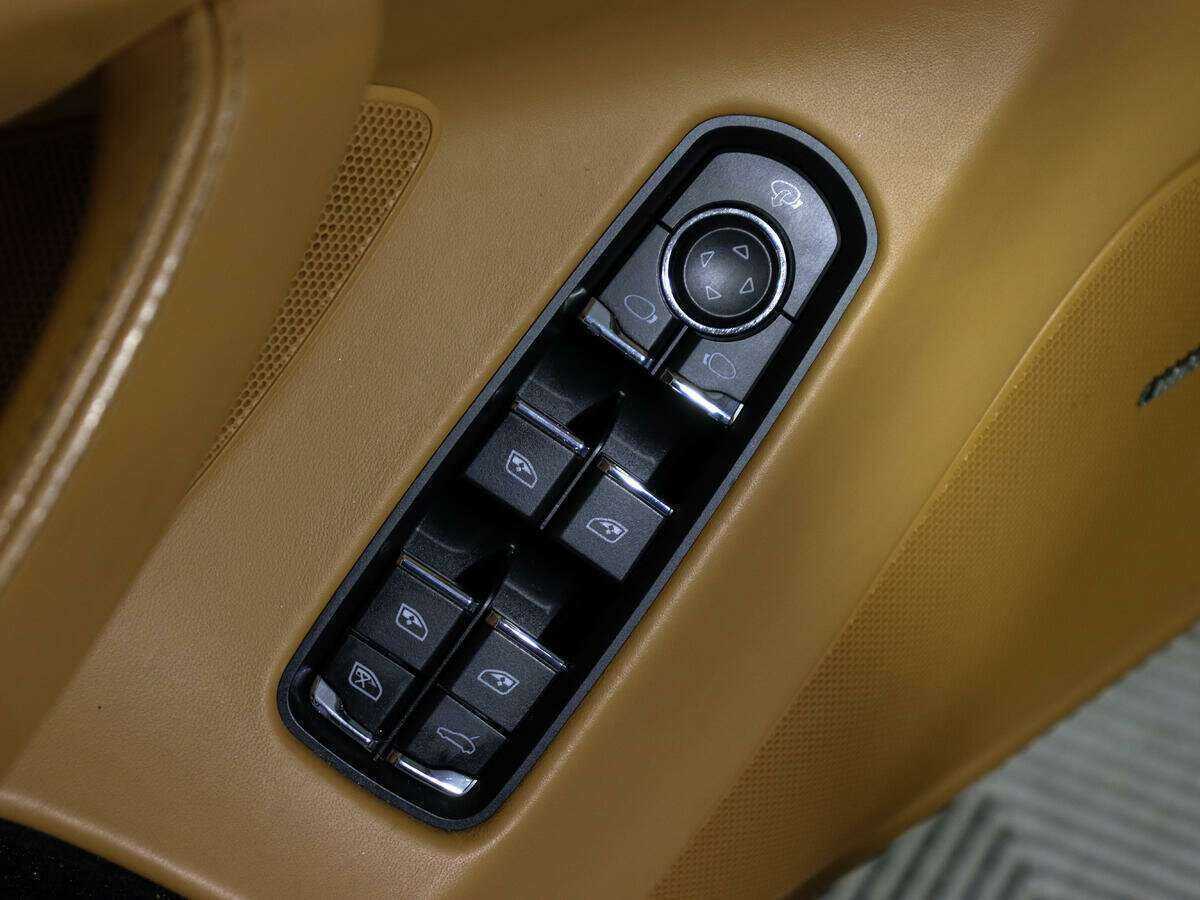 Б/У Порш Панамера 2015 года. Фото: #16