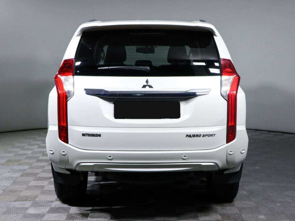 Б/У Митсубиши Паджеро Спорт 2018 года. Фото: #2
