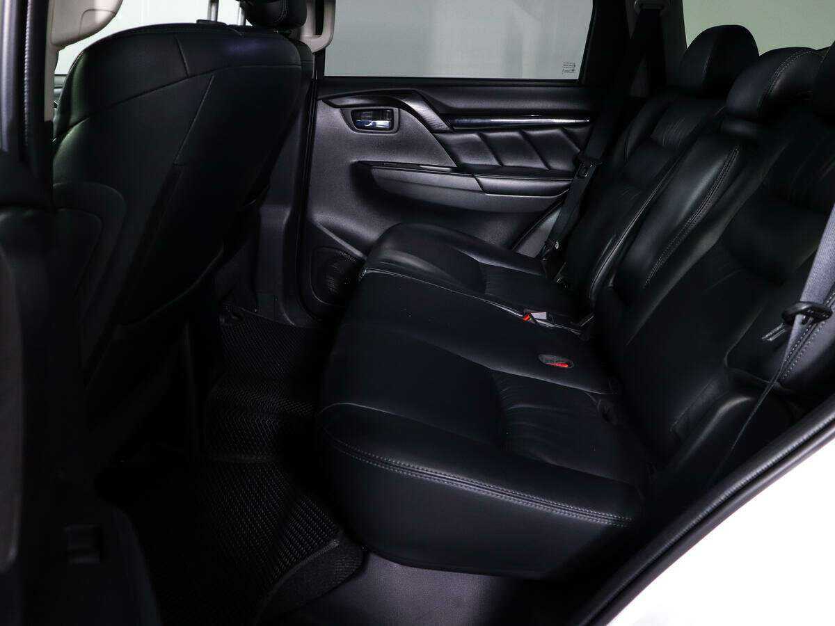 Б/У Митсубиши Паджеро Спорт 2018 года. Фото: #6