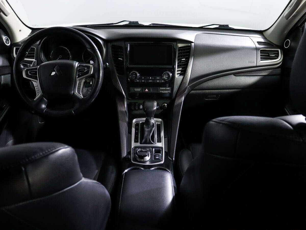 Б/У Митсубиши Паджеро Спорт 2018 года. Фото: #9