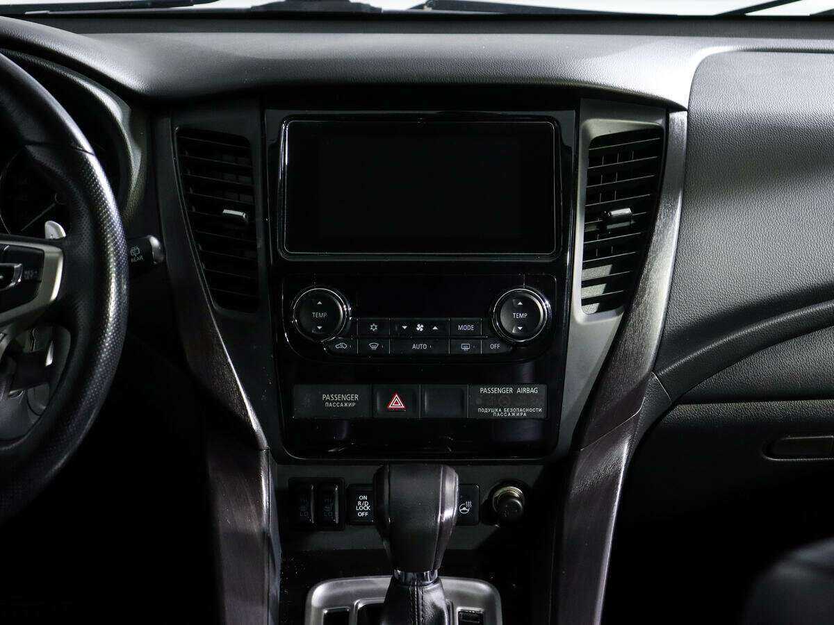 Б/У Митсубиши Паджеро Спорт 2018 года. Фото: #10