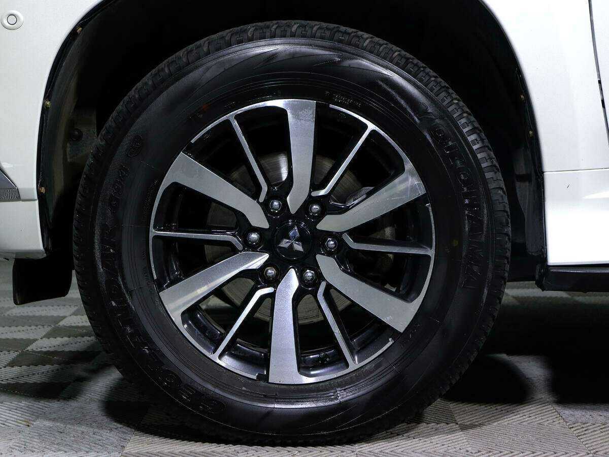 Б/У Митсубиши Паджеро Спорт 2018 года. Фото: #12