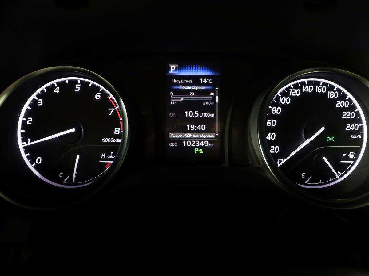 Б/У Тойота Камри 2019 года. Фото: #8