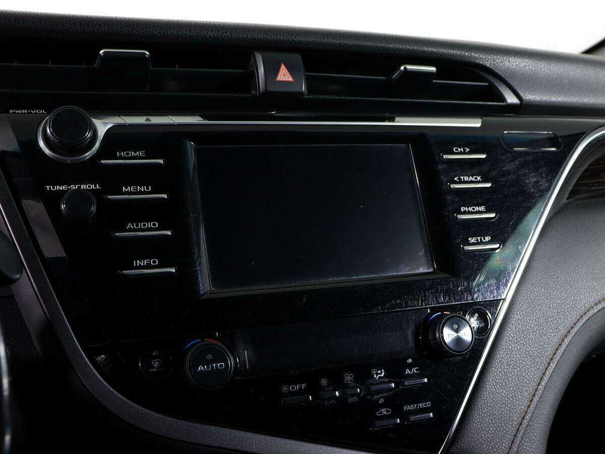 Б/У Тойота Камри 2019 года. Фото: #18