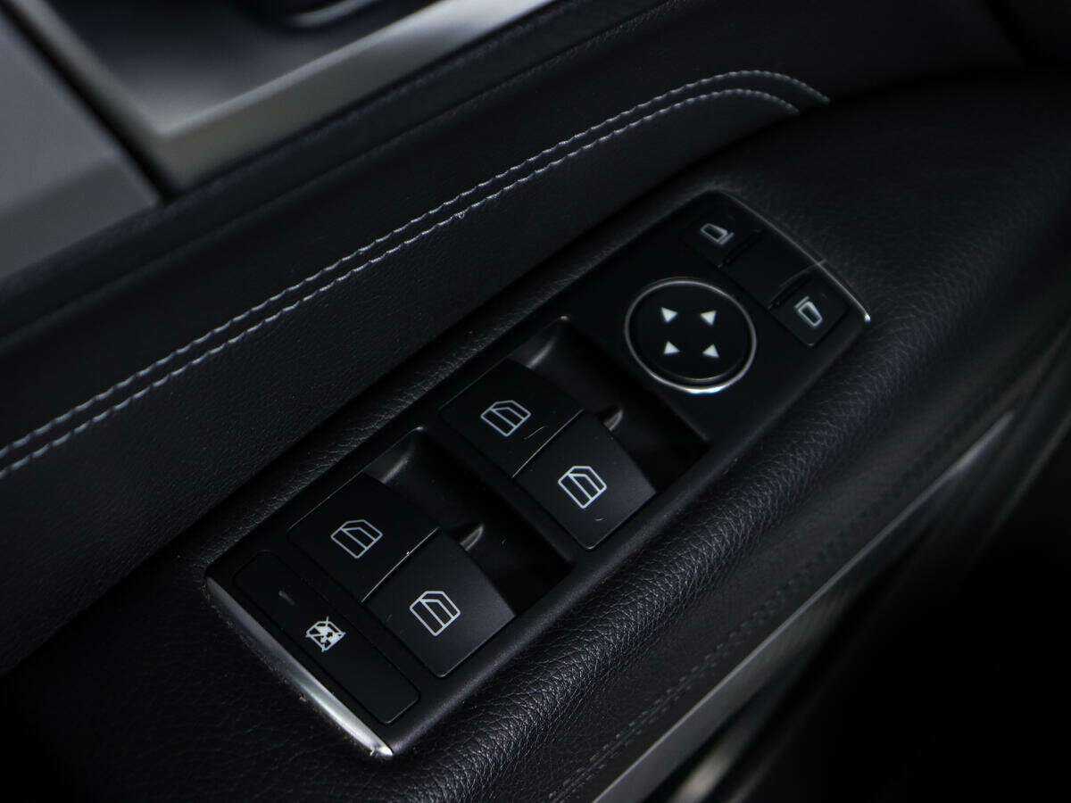 Б/У Мерседес-Бенц Е-Класс 2013 года. Фото: #14