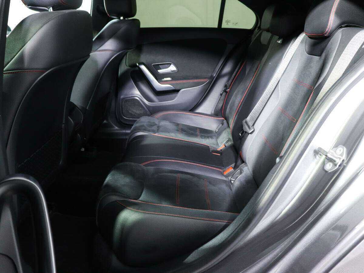 Б/У Мерседес-Бенц А-Класс 2019 года. Фото: #9