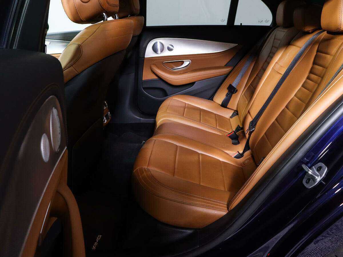 Б/У Мерседес-Бенц Е-Класс 2019 года. Фото: #9