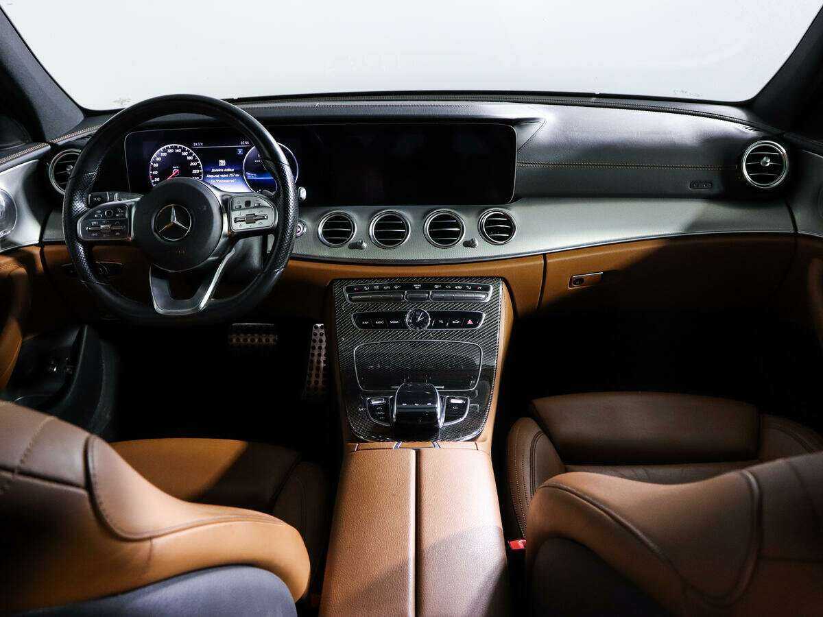 Б/У Мерседес-Бенц Е-Класс 2019 года. Фото: #11