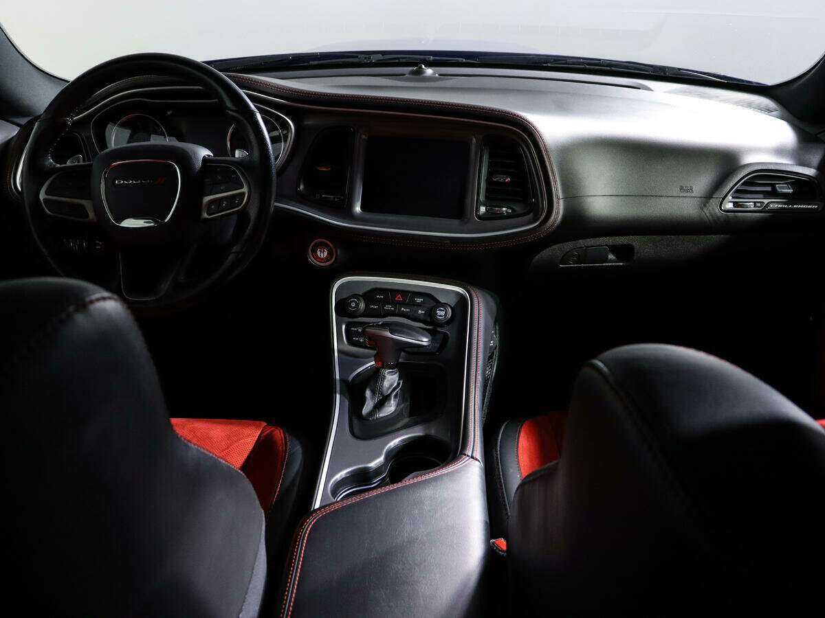 Б/У Додж Челленджер 2020 года. Фото: #9