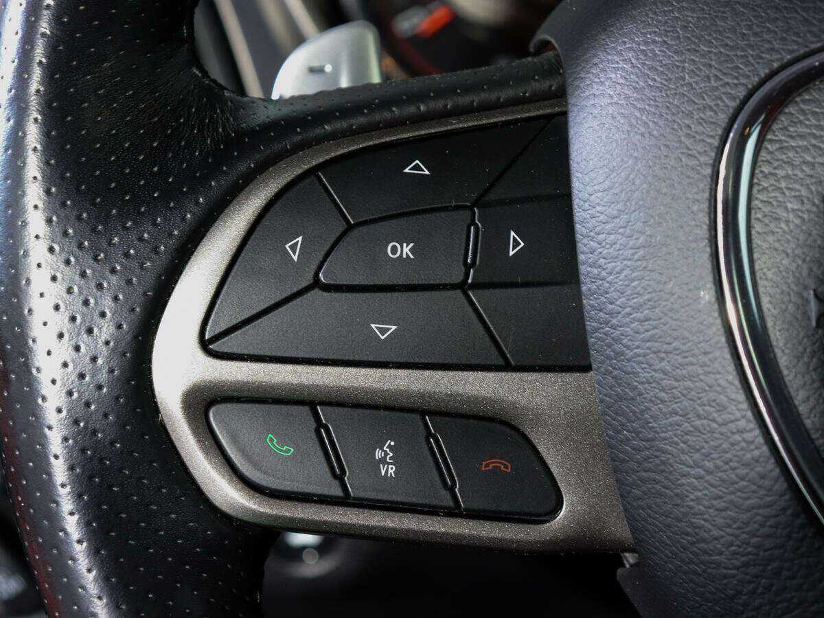 Б/У Додж Челленджер 2020 года. Фото: #18