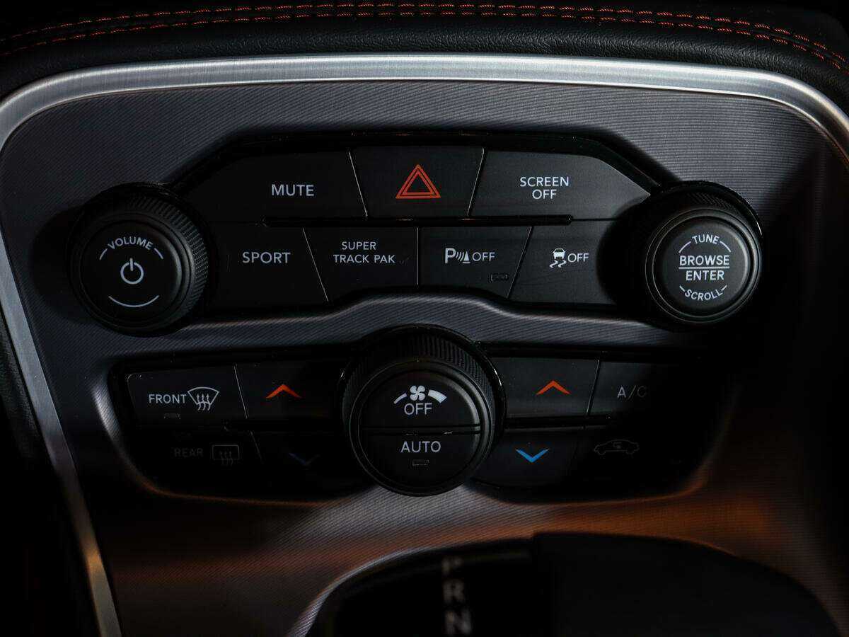 Б/У Додж Челленджер 2020 года. Фото: #19