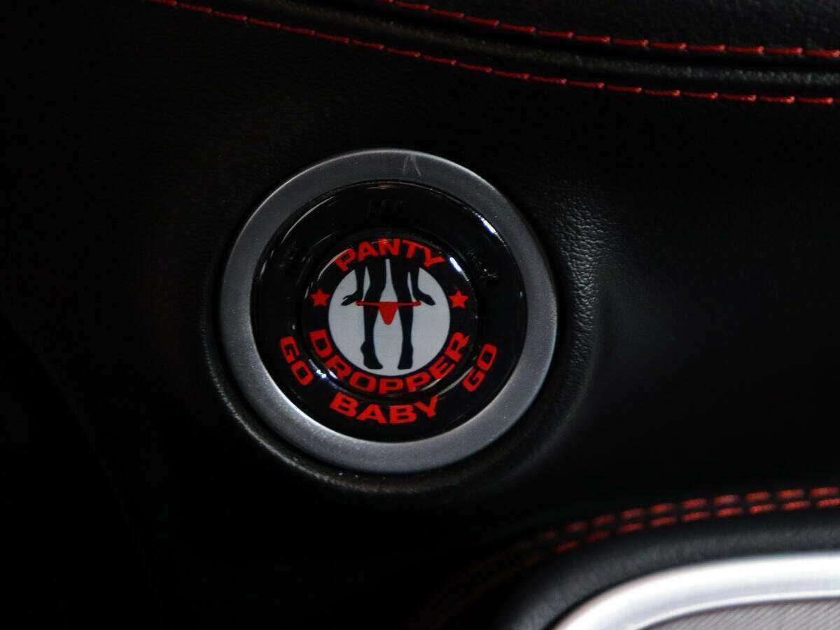 Б/У Додж Челленджер 2020 года. Фото: #20