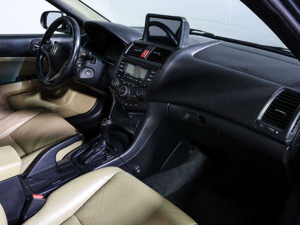 Б/У Хонда Аккорд 2004 года. Фото: #6