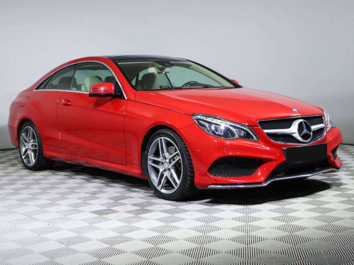 Б/У Мерседес-Бенц Е-Класс 2016 года. Фото: #2