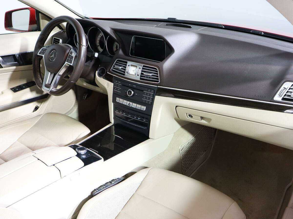 Б/У Мерседес-Бенц Е-Класс 2016 года. Фото: #8