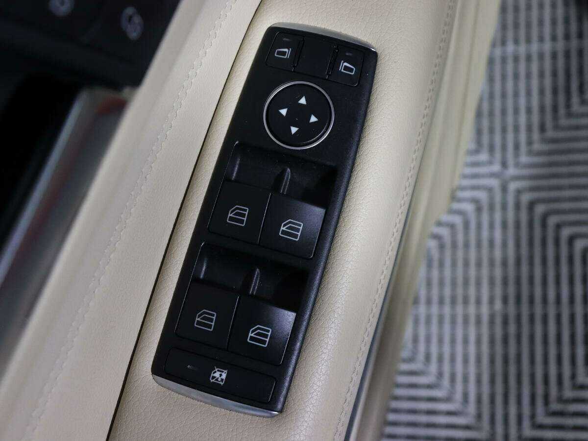 Б/У Мерседес-Бенц Е-Класс 2016 года. Фото: #16