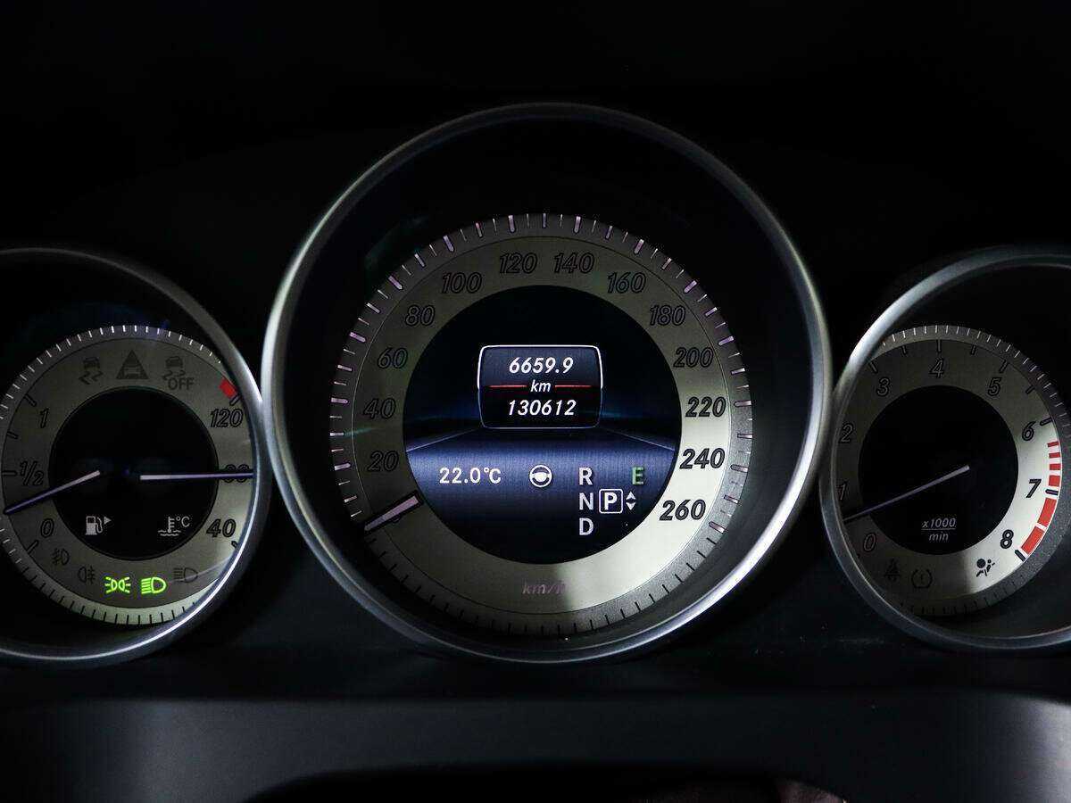 Б/У Мерседес-Бенц Е-Класс 2013 года. Фото: #7