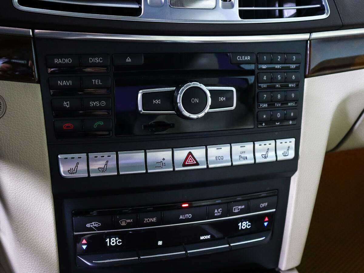 Б/У Мерседес-Бенц Е-Класс 2013 года. Фото: #13