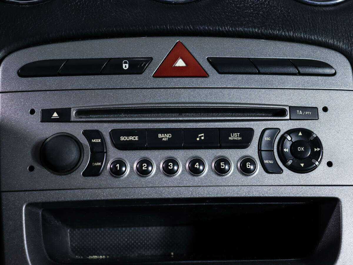 Б/У Пежо 308 2010 года. Фото: #16