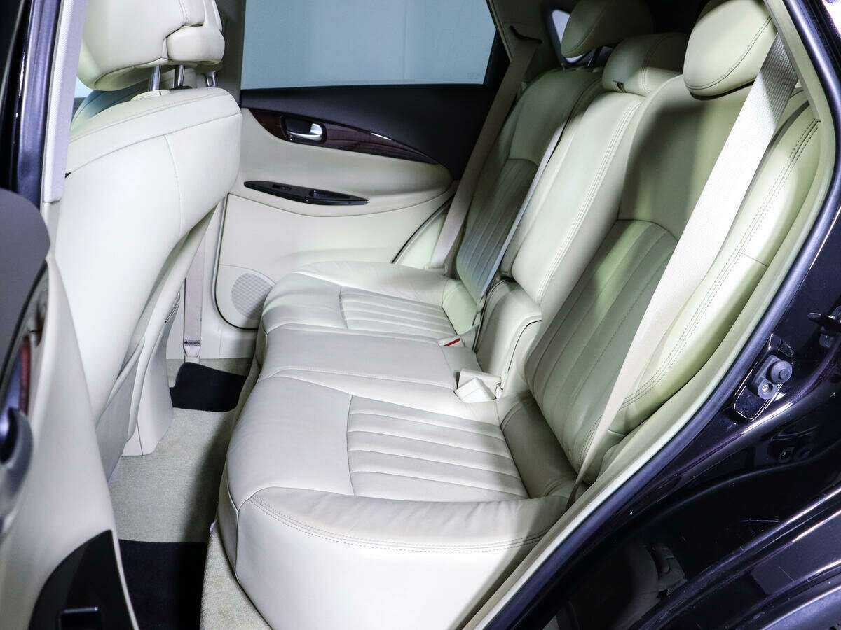 Б/У Инфинити ЕИкс 2011 года. Фото: #6