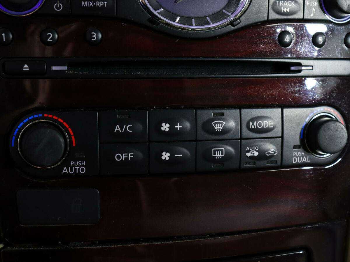 Б/У Инфинити ЕИкс 2011 года. Фото: #19