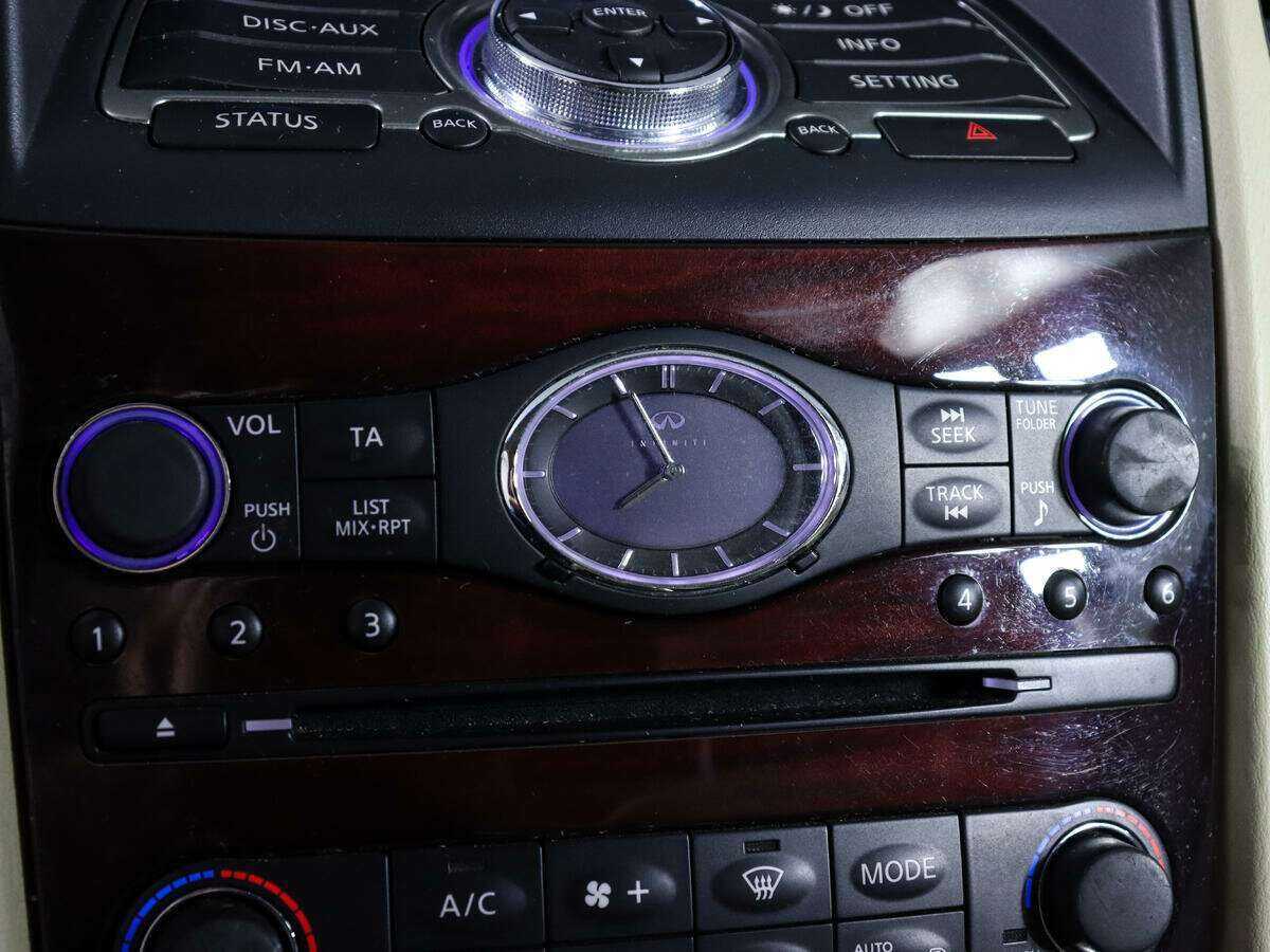 Б/У Инфинити ЕИкс 2011 года. Фото: #20