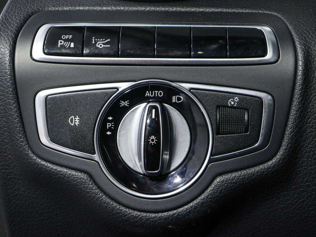 Б/У Мерседес-Бенц Ц-Класс 2015 года. Фото: #17