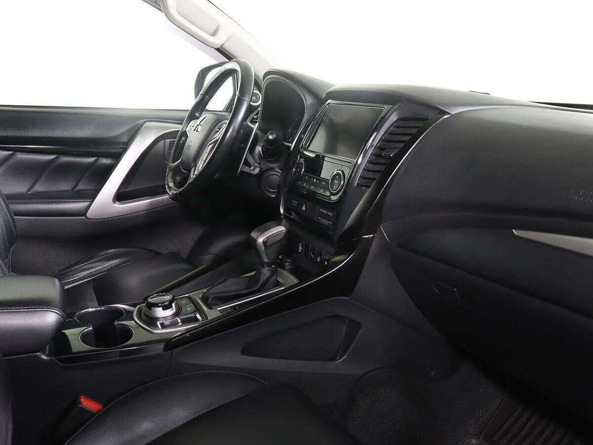 Б/У Митсубиши Паджеро Спорт 2017 года. Фото: #7