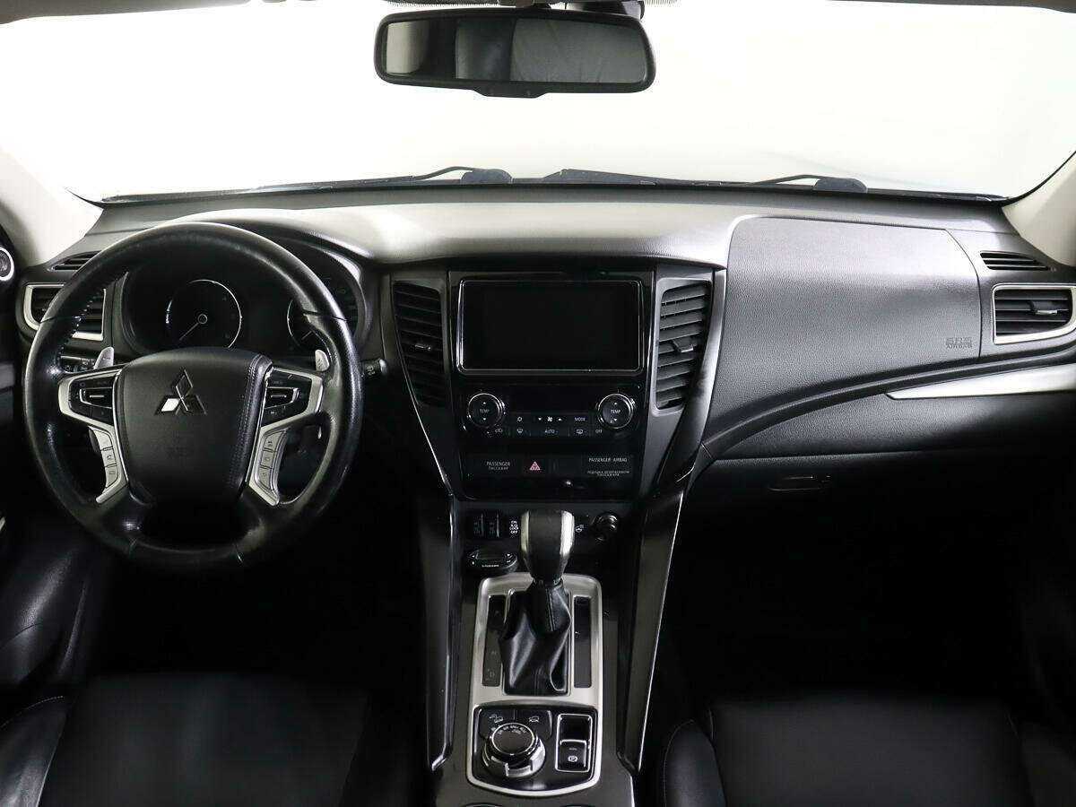 Б/У Митсубиши Паджеро Спорт 2017 года. Фото: #10