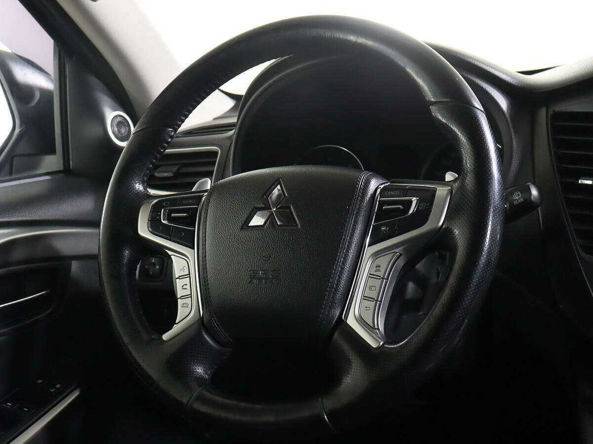 Б/У Митсубиши Паджеро Спорт 2017 года. Фото: #13