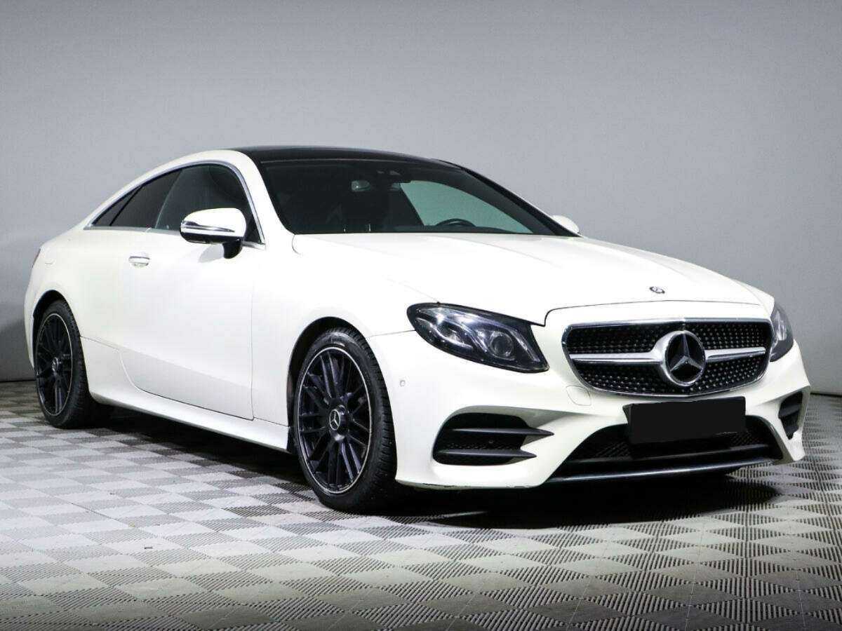 Б/У Мерседес-Бенц Е-Класс 2017 года. Фото: #2