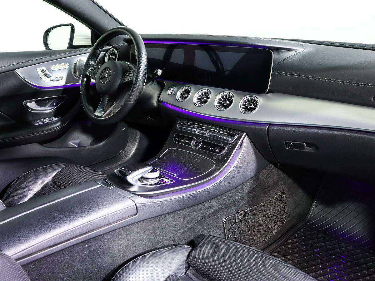 Б/У Мерседес-Бенц Е-Класс 2017 года. Фото: #6