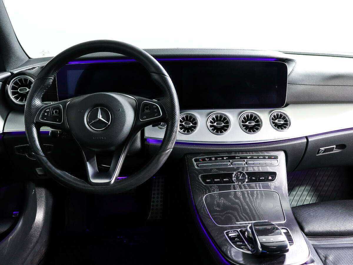 Б/У Мерседес-Бенц Е-Класс 2017 года. Фото: #9