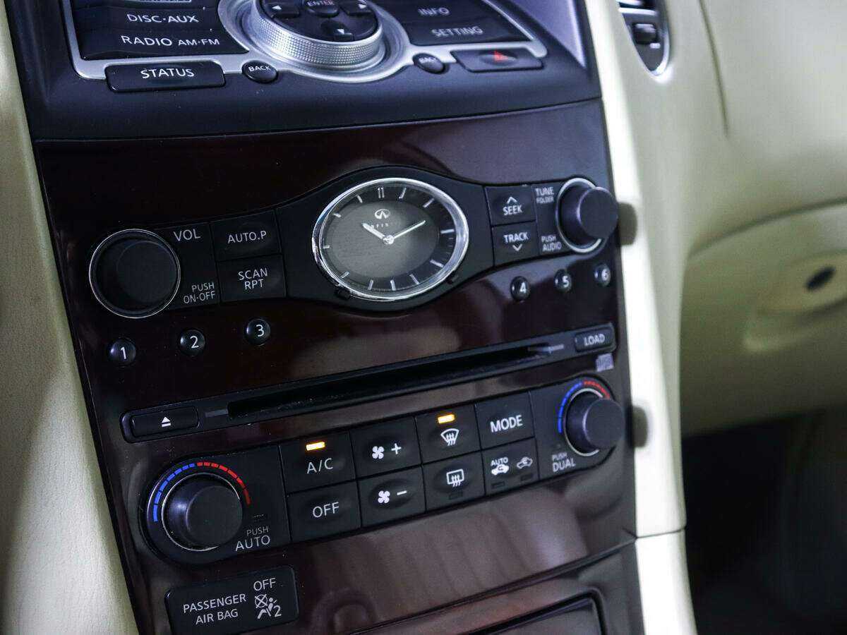 Б/У Инфинити ЕИкс 2008 года. Фото: #14