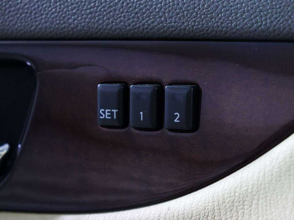 Б/У Инфинити ЕИкс 2008 года. Фото: #16