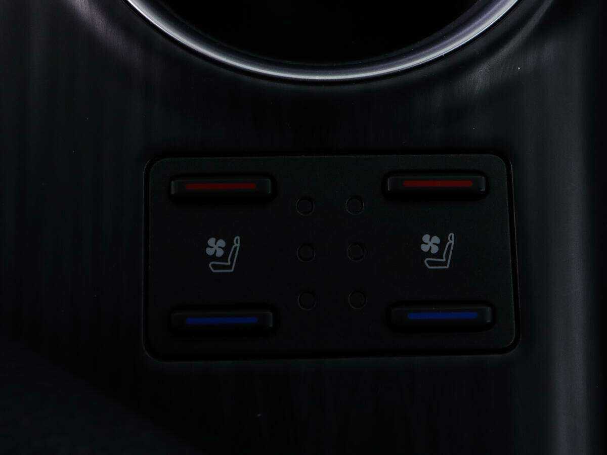 Б/У Тойота Камри 2021 года. Фото: #22