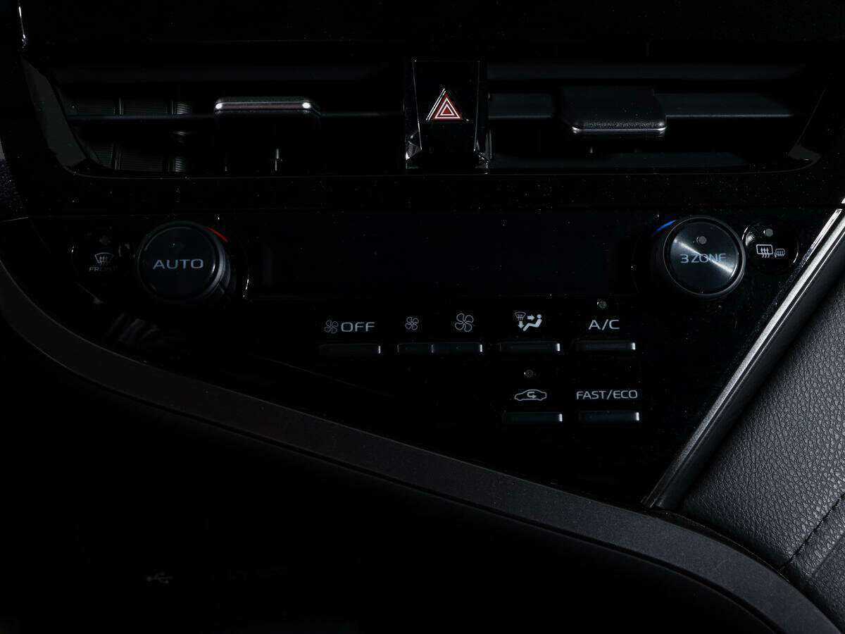 Б/У Тойота Камри 2021 года. Фото: #23