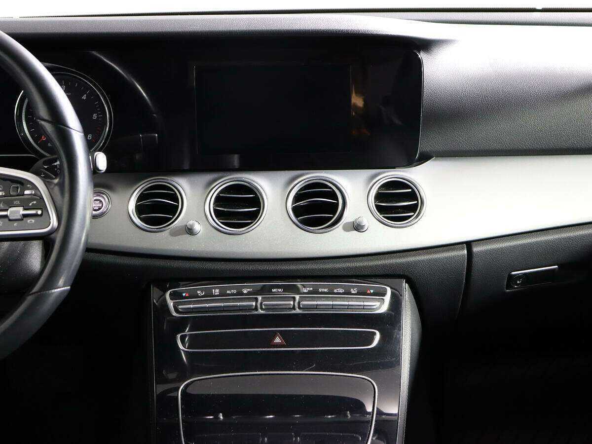 Б/У Мерседес-Бенц Е-Класс 2019 года. Фото: #10