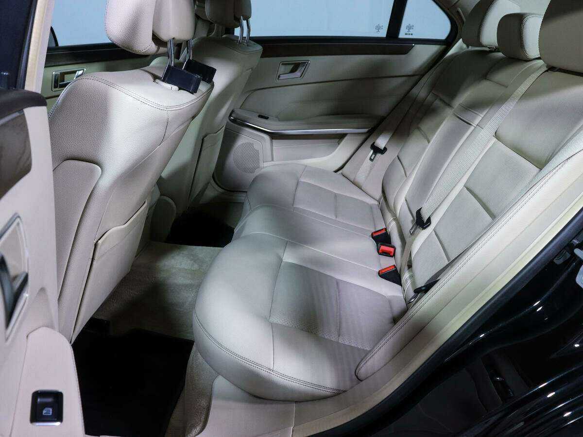 Б/У Мерседес-Бенц Е-Класс 2015 года. Фото: #7