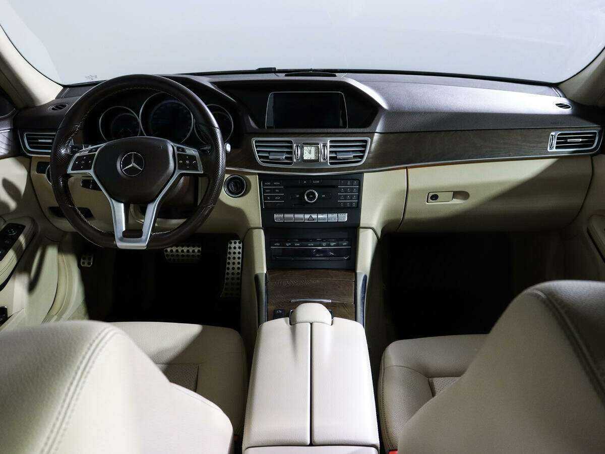 Б/У Мерседес-Бенц Е-Класс 2015 года. Фото: #9