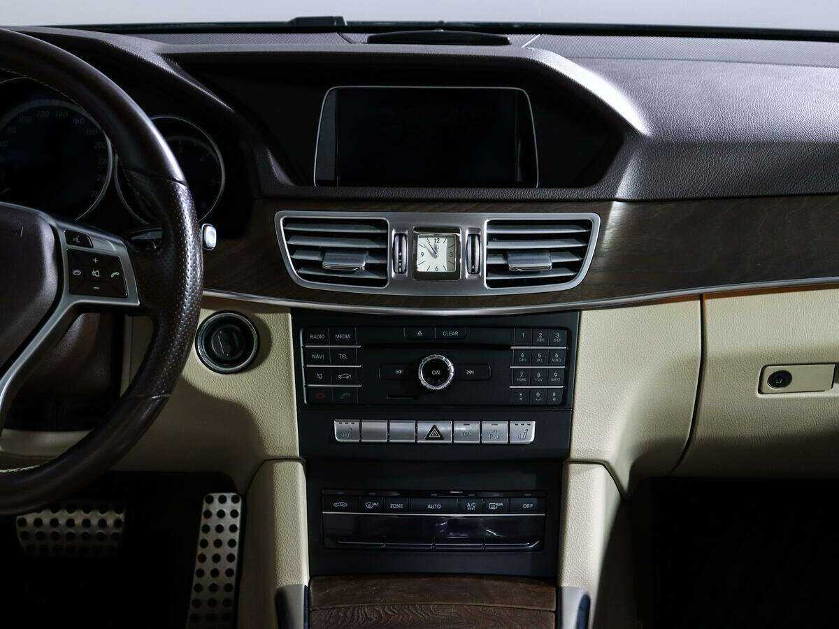 Б/У Мерседес-Бенц Е-Класс 2015 года. Фото: #10