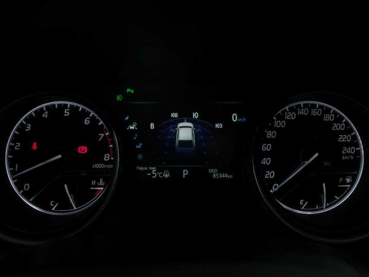 Б/У Тойота Камри 2018 года. Фото: #8