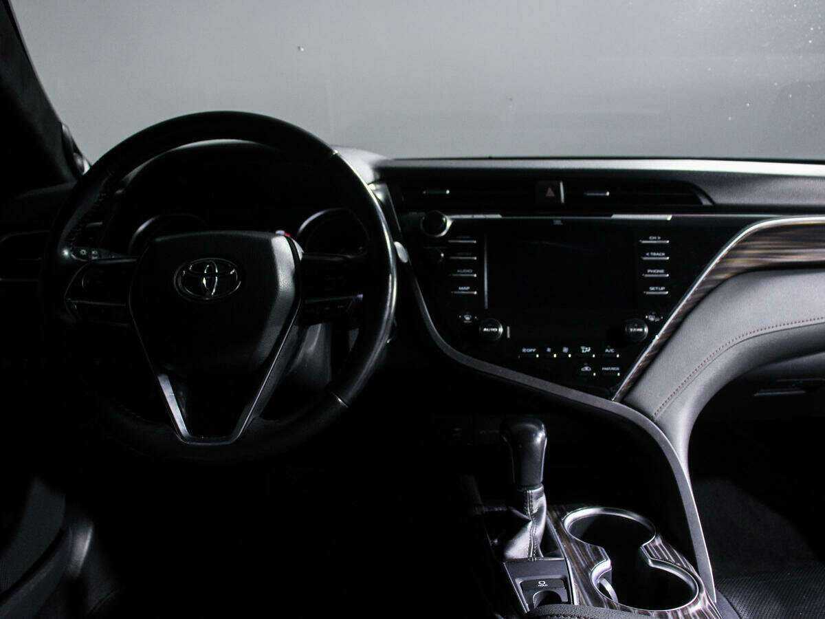 Б/У Тойота Камри 2018 года. Фото: #9