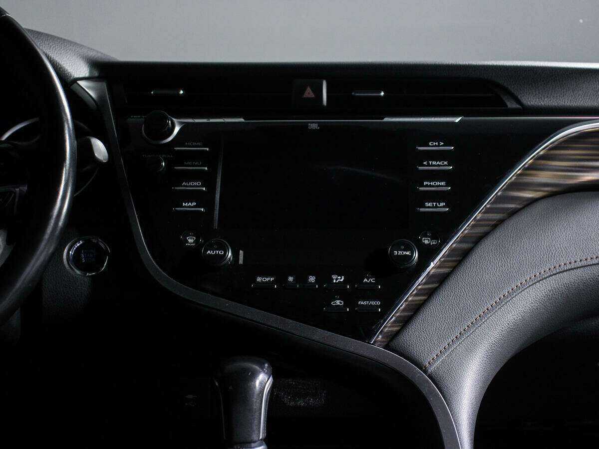 Б/У Тойота Камри 2018 года. Фото: #10